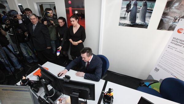 Губернатор Приморья отправляет новость о запуске поясного интернет-вещания РИА Новости Губернатор Приморья отправляет новость о запуске поясного интернет-вещания РИА Новости