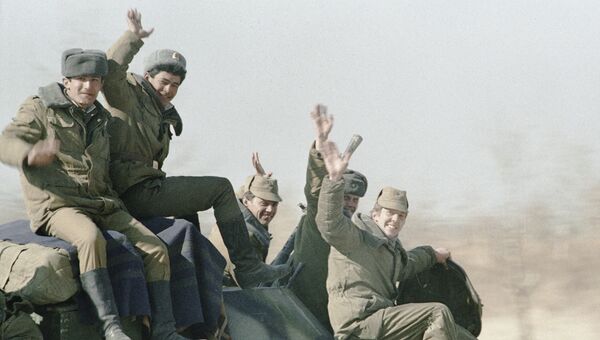 Советские войска покидают Кабул. Архивное фото Советские войска покидают Кабул. Архивное фото