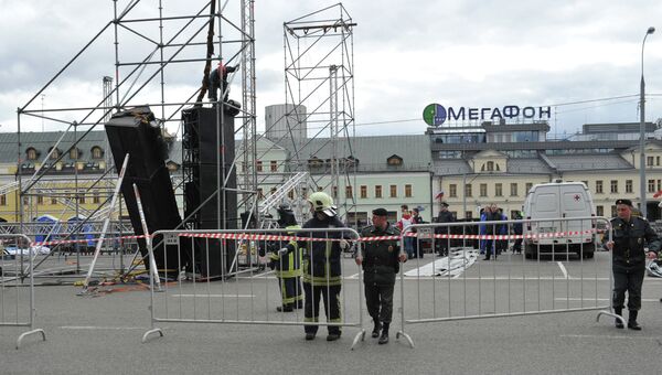 Рабочий погиб при монтаже сцены на Болотной площади Рабочий погиб при монтаже сцены на Болотной площади