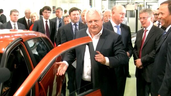 Экс-губернатор проверил, закрывается ли дверь у люксовой LADA Kalina Экс-губернатор проверил, закрывается ли дверь у люксовой LADA Kalina