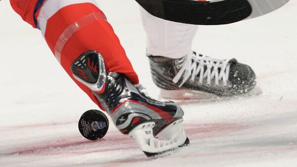 Хоккеист жестко приложил соперника головой об лед в матче МХЛ: видео