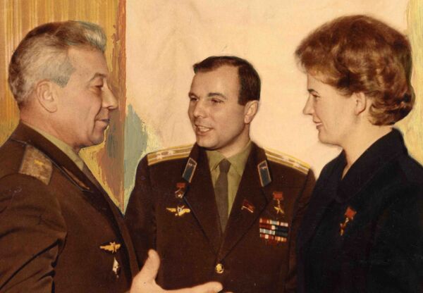 Анатолий Ляпидевский, Юрий Гагарин, Валентина Терешкова Анатолий Ляпидевский, Юрий Гагарин, Валентина Терешкова