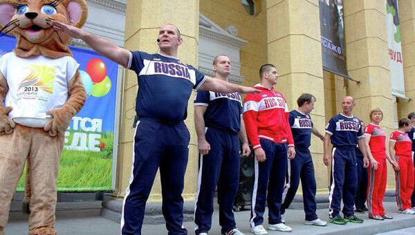Утренняя зарядка с Александром Карелиным и олимпийцами в Новосибирске Утренняя зарядка с Александром Карелиным и олимпийцами в Новосибирске