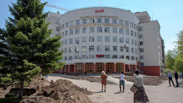 Сквер перед зданием управления Западно-Сибирской железной дороги (ЗСЖД) Сквер перед зданием управления Западно-Сибирской железной дороги (ЗСЖД)
