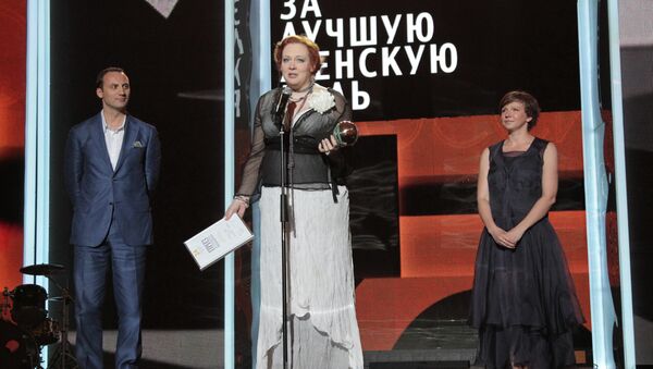Актриса Юлия Ауг на церемонии закрытия XXIV открытого Российского кинофестиваля Кинотавр в Сочи Актриса Юлия Ауг на церемонии закрытия XXIV открытого Российского кинофестиваля Кинотавр в Сочи