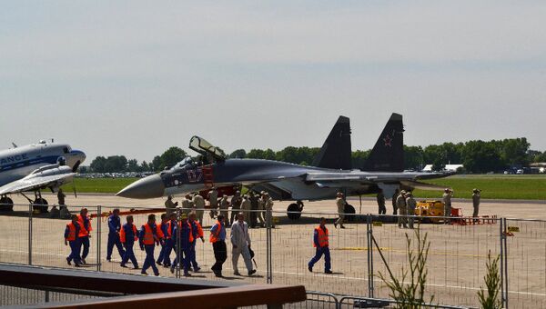Самолет СУ-35С на авиасалоне в Ле Бурже Самолет СУ-35С на авиасалоне в Ле Бурже
