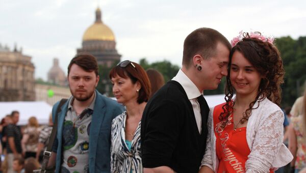 Выпускники на празднике Алые паруса в Санкт-Петербурге Выпускники на празднике Алые паруса в Санкт-Петербурге