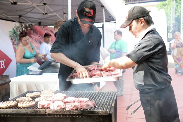 Летний праздник The Moscow News Culture Clash – Gorodki & BBQ Party Летний праздник The Moscow News Culture Clash – Gorodki & BBQ Party