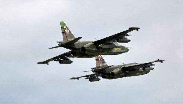 Самолеты Су-25 во время учений войск сил Восточного военного округа. Архивное фото Самолеты Су-25 во время учений войск сил Восточного военного округа. Архивное фото