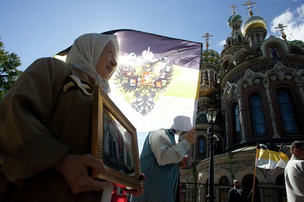 Крестный ход, посвященный памяти Николая II и его семьи Крестный ход, посвященный памяти Николая II и его семьи
