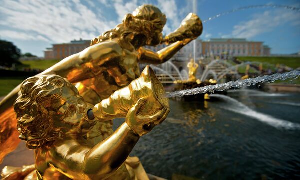 Жизнь в Петергофе бьет ключом Жизнь в Петергофе бьет ключом