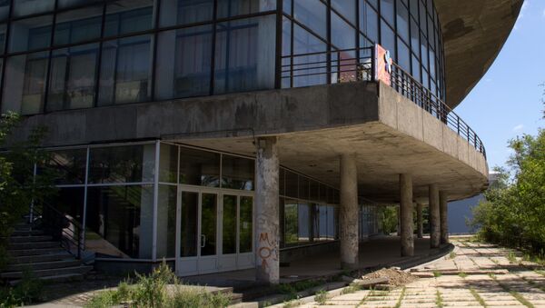 Владивостокский цирк: 40 лет без ремонта. Архивное фото Владивостокский цирк: 40 лет без ремонта. Архивное фото