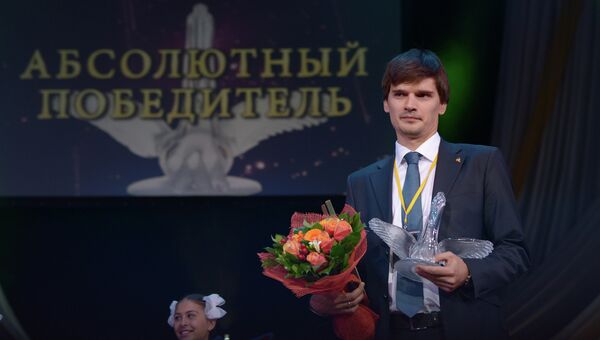 Андрей Сиденко на церемонии награждения победителя конкурса Учитель года России–2013. Фото с места события Андрей Сиденко на церемонии награждения победителя конкурса Учитель года России–2013. Фото с места события