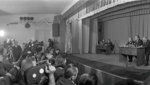 Пресс-конференция в связи с процессом над П. И. Якиром и В. А. Красиным Пресс-конференция в связи с процессом над П. И. Якиром и В. А. Красиным