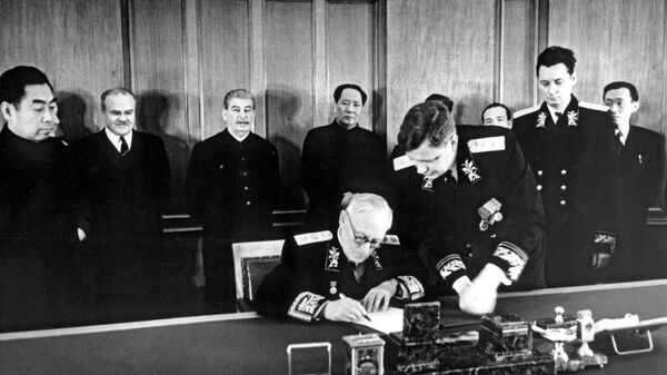 Подписание Договора между СССР и КНР 14 февраля 1950 г. в Москве Подписание Договора между СССР и КНР 14 февраля 1950 г. в Москве