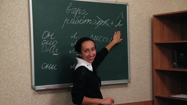 Жанна Жеребецова хвалит мигрантов за прилежание в учебе Жанна Жеребецова хвалит мигрантов за прилежание в учебе