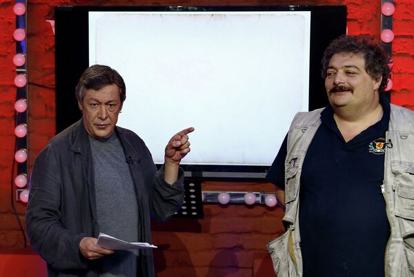 Актер Михаил Ефремов и поэт Дмитрий Быков во время прямого эфира ньюзикла Господин Хороший Актер Михаил Ефремов и поэт Дмитрий Быков во время прямого эфира ньюзикла Господин Хороший