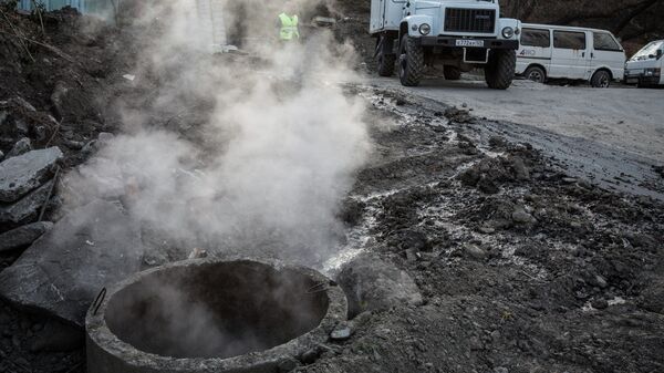 Прорыв канализации во Владивостоке стал причиной серьезной пробки