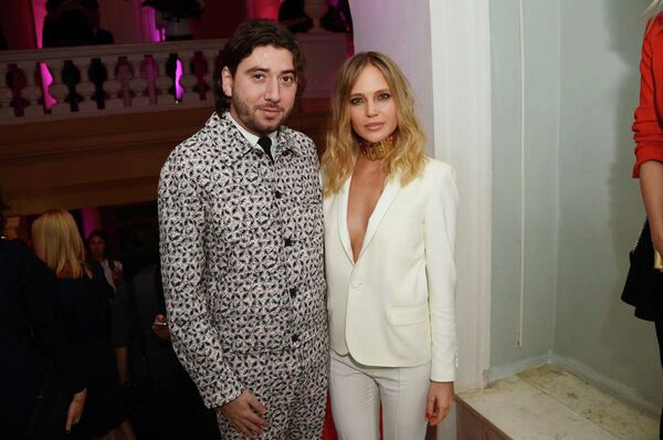 Михаил Друян и певица Глюкоза на церемонии вручения премии Женщина года GLAMOUR 2013 Михаил Друян и певица Глюкоза на церемонии вручения премии Женщина года GLAMOUR 2013