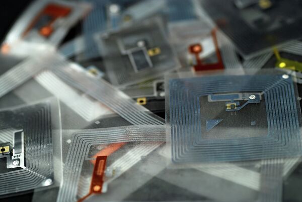 Технология RFID (Radio Frequency IDentification), позволяющая автоматически идентифицировать объекты Технология RFID (Radio Frequency IDentification), позволяющая автоматически идентифицировать объекты