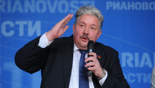 Кандидат в президенты РФ от партии Российский общенародный союз Сергей Бабурин. Архивное фото Кандидат в президенты РФ от партии Российский общенародный союз Сергей Бабурин. Архивное фото