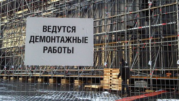 Демонтаж павильона Louis Vuitton продолжается на Красной площади. Фото с места событий Демонтаж павильона Louis Vuitton продолжается на Красной площади. Фото с места событий
