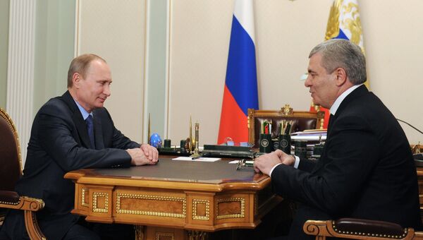 Владимир Путин и бывший глава республики Арсен Коноков. Фото с места события Владимир Путин и бывший глава республики Арсен Коноков. Фото с места события