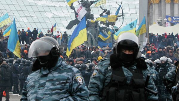 Сотрудники правоохранительных органов Украины на площади Независимости в Киеве Сотрудники правоохранительных органов Украины на площади Независимости в Киеве