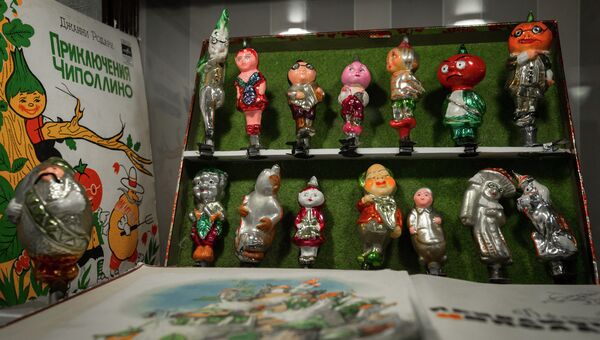 Выставка советских елочных игрушек и новогодних украшений в доме-музее Сухановых во Владивостоке. Фото с места события Выставка советских елочных игрушек и новогодних украшений в доме-музее Сухановых во Владивостоке. Фото с места события