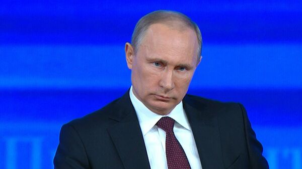 Путин объяснил, почему повысили зарплату министрам и депутатам Путин объяснил, почему повысили зарплату министрам и депутатам