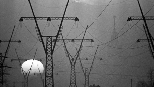 Опоры линии электропередачи. Архивное фото Опоры линии электропередачи. Архивное фото