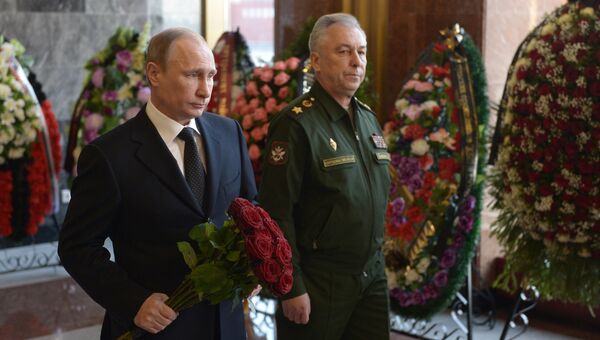 В.Путин на церемонии прощания с М.Калашниковым. Фото с места события В.Путин на церемонии прощания с М.Калашниковым. Фото с места события
