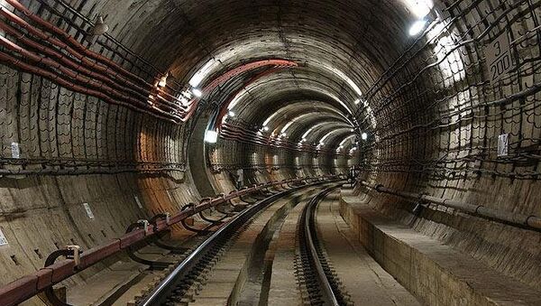 Тоннель в Петербургском метрополитене. Архивное фото Тоннель в Петербургском метрополитене. Архивное фото