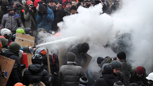 Противостояние между оппозицией и правоохранительными органами в Киеве, фото с места событий Противостояние между оппозицией и правоохранительными органами в Киеве, фото с места событий