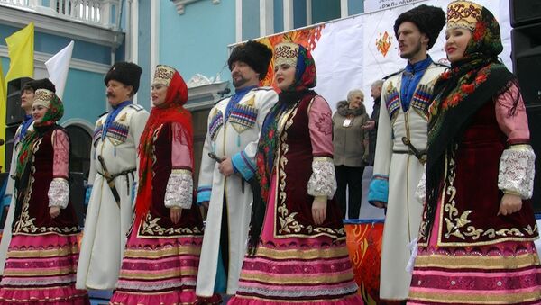 Ставропольцы встретили огонь ОИ-2014 казачьими песнями и народными танцами Ставропольцы встретили огонь ОИ-2014 казачьими песнями и народными танцами