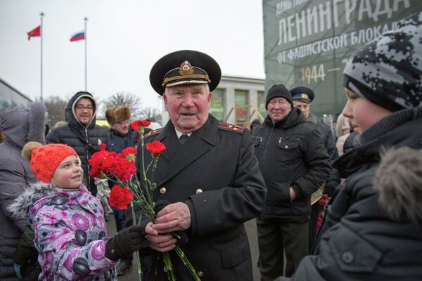 Парад, посвященный 70-летию освобождения Ленинграда от блокады Парад, посвященный 70-летию освобождения Ленинграда от блокады