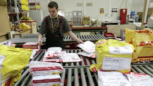 Работа компании DHL. Архивное фото Работа компании DHL. Архивное фото