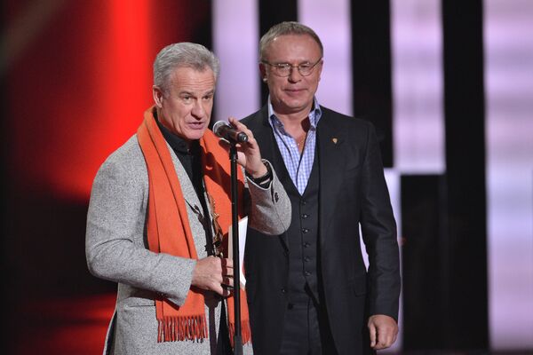 Член Совета Федерации Вячеслав Фетисов и режиссер Сергей Ястржембский на церемонии вручения премии Золотой Орел Член Совета Федерации Вячеслав Фетисов и режиссер Сергей Ястржембский на церемонии вручения премии Золотой Орел