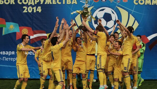 Футболисты команды Украины празднуют победу в в матче за 1-е место международного турнира Кубок Содружества 2014 между сборными командами России и Украины. Футболисты команды Украины празднуют победу в в матче за 1-е место международного турнира Кубок Содружества 2014 между сборными командами России и Украины.