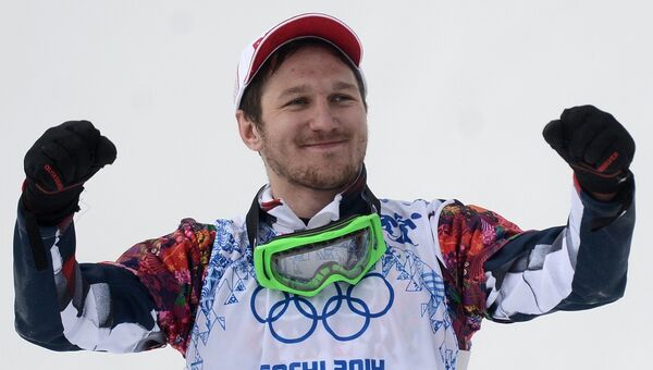 Николай Олюнин (Россия), завоевавший серебряную медаль, после окончания финала сноуборд-кросса Николай Олюнин (Россия), завоевавший серебряную медаль, после окончания финала сноуборд-кросса
