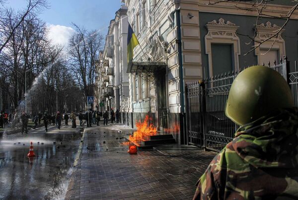 Беспорядки возле здания Верховной рады в Киеве Беспорядки возле здания Верховной рады в Киеве