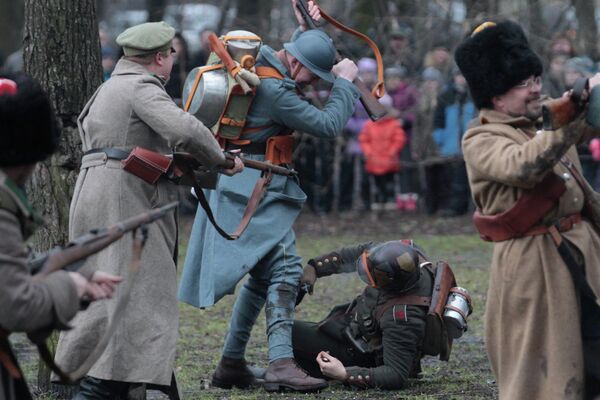 Военно-исторический фестиваль Три эпохи в Петербурге Военно-исторический фестиваль Три эпохи в Петербурге