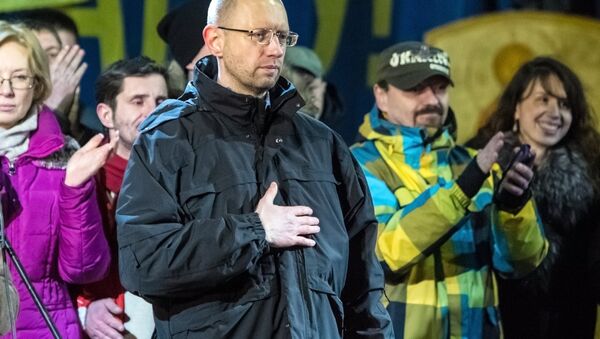 Лидер фракции Батькивщина, кандидат на пост премьер-министра Украины Арсений Яценюк на Майдане. Фото с места событий Лидер фракции Батькивщина, кандидат на пост премьер-министра Украины Арсений Яценюк на Майдане. Фото с места событий