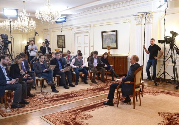 Владимир Путин встретился с журналистами в резиденции Ново-Огарево Владимир Путин встретился с журналистами в резиденции Ново-Огарево