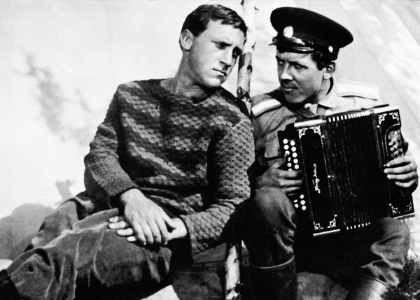 В.Высоцкий и В.Золотухин в фильме Хозяин тайги В.Высоцкий и В.Золотухин в фильме Хозяин тайги