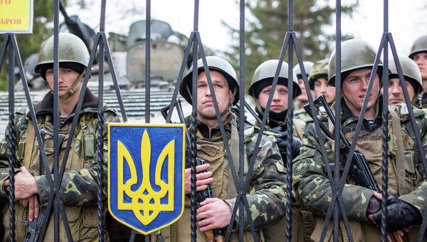 Украинские военные на территории военной базы в Крыму. Архивное фото Украинские военные на территории военной базы в Крыму. Архивное фото