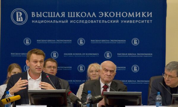Публичная дискуссия между блогером Алексеем Навальным и ректором ГУ ВШЭ Ярославом Кузьминовым Публичная дискуссия между блогером Алексеем Навальным и ректором ГУ ВШЭ Ярославом Кузьминовым