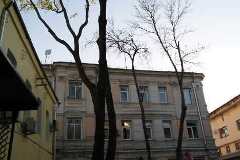 Верхняя Радищевская улица в Москве. Один из двориков Верхняя Радищевская улица в Москве. Один из двориков