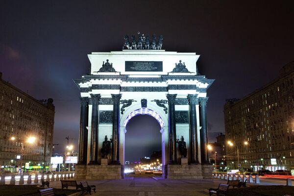 Cамые освещенные места в Москве – Триумфальная арка на Кутузовском проспекте Cамые освещенные места в Москве – Триумфальная арка на Кутузовском проспекте