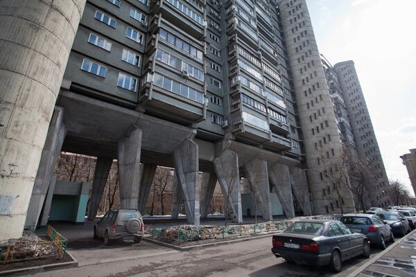 Где и зачем в Москве строили дома на ножках Где и зачем в Москве строили дома на ножках